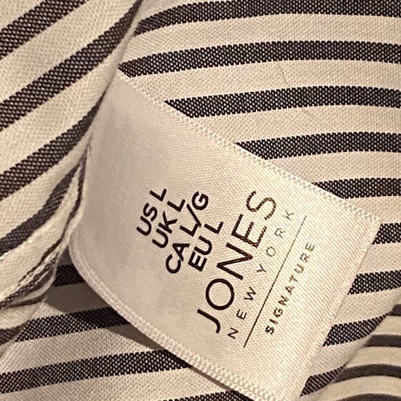 Classy Jone NY button down in charcoal stripes - size large - NO IRON - Picture 6 of 6